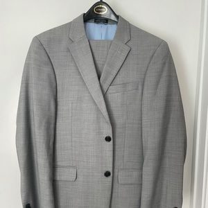 Tommy Hilfiger grey suit. Size 42s